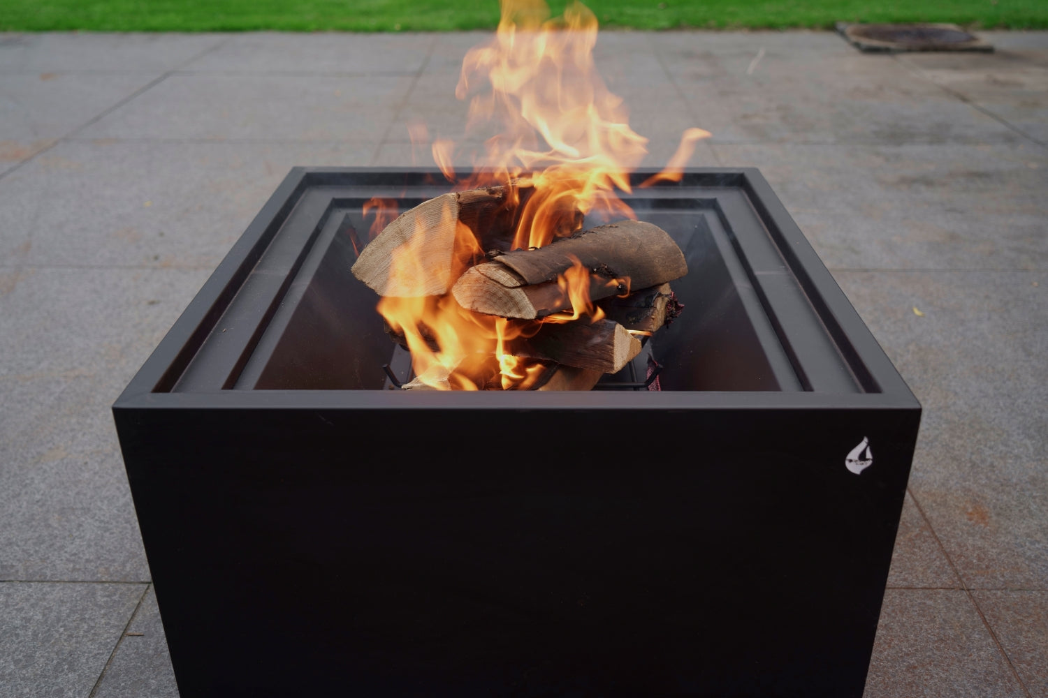 Brasero acier carré 61cm bois avec grille 3 en 1