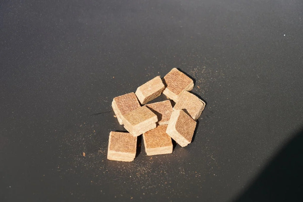 Tas de petits blocs de bois inodore pour barbecue 1 à 5 kg