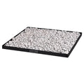 Plateau rectangulaire noir rempli de cailloux blancs, probablement en céramique ou en plastique.