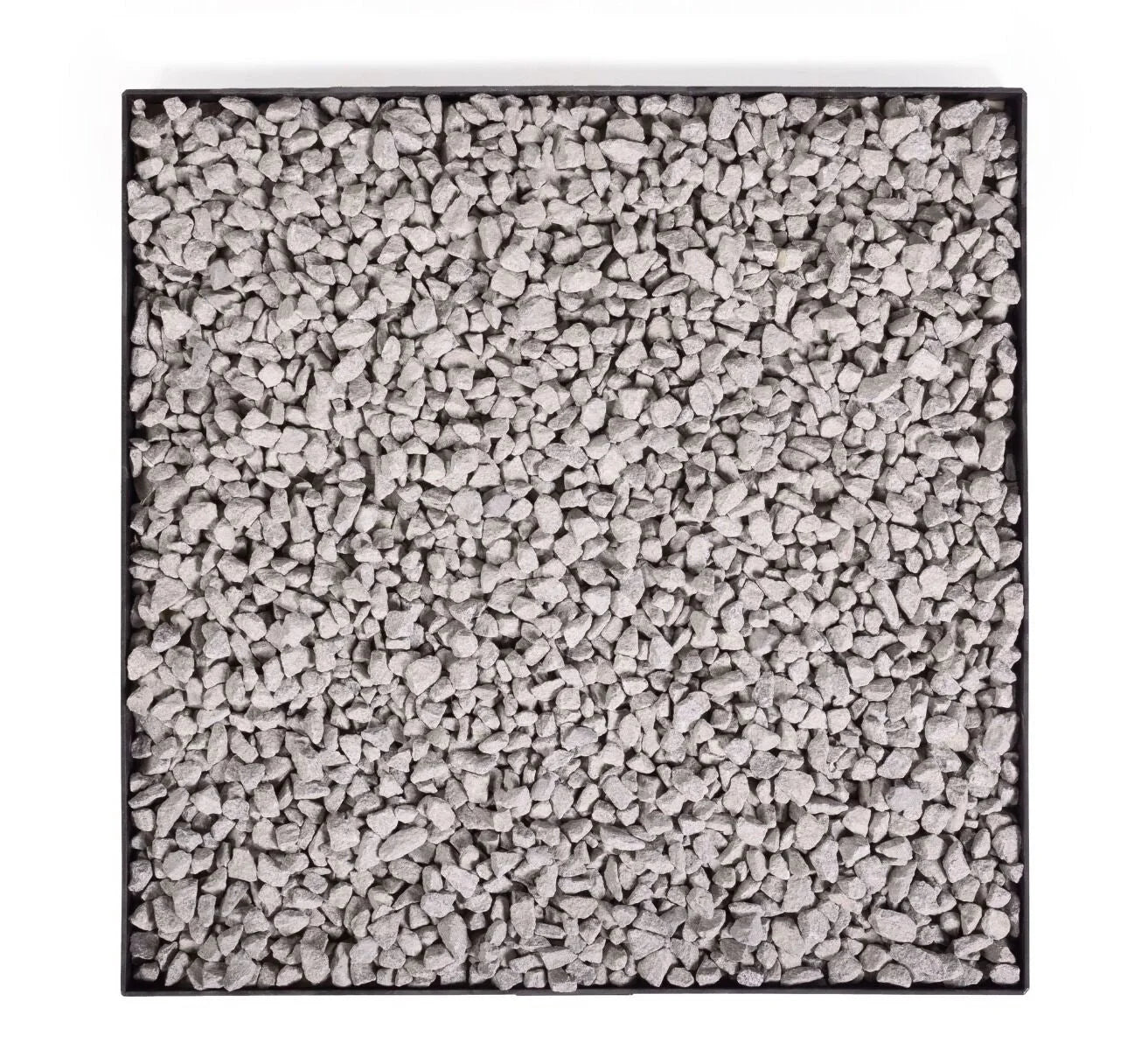 Tapis texturé en galets gris avec bordure noire