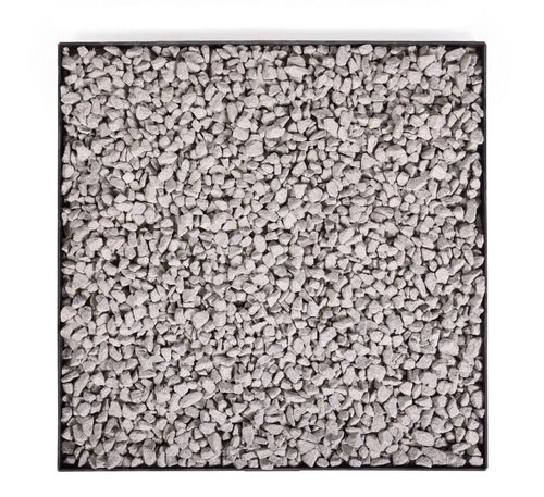 Tapis texturé en galets gris avec bordure noire