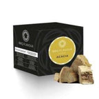 Boîte d’emballage de briquettes de charbon de bois d’acacia avec des accents noir et or, arborant un logo circulaire.