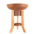 Bain d’oiseau en cuivre rustique avec pieds en bois clair et une base circulaire assortie