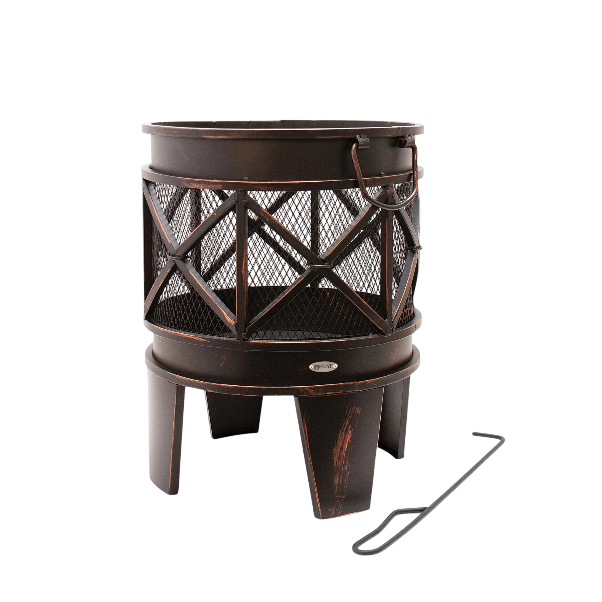 Foyer d’extérieur en bronze antique avec un design en treillis et un écran en maille.
