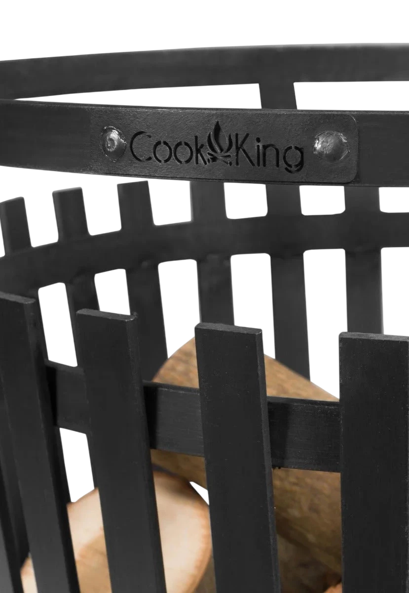 Panier grill en métal noir avec logo ’cook king’ et design à lattes pour une manipulation facile des aliments.