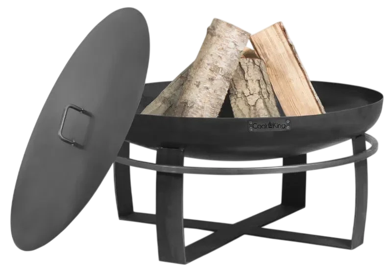 Foyer de feu noir avec des bûches de bois et un couvercle, marque Fire Sense.