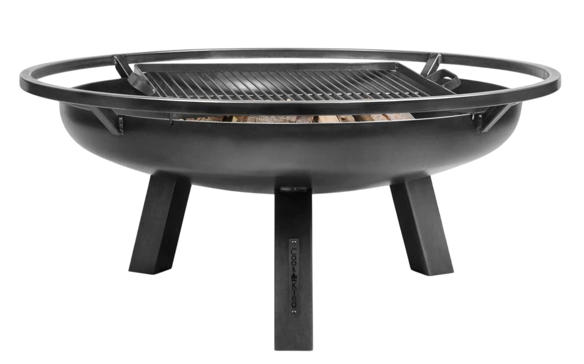 Gril noir avec pieds en métal et design de grille circulaire, probablement en acier.
