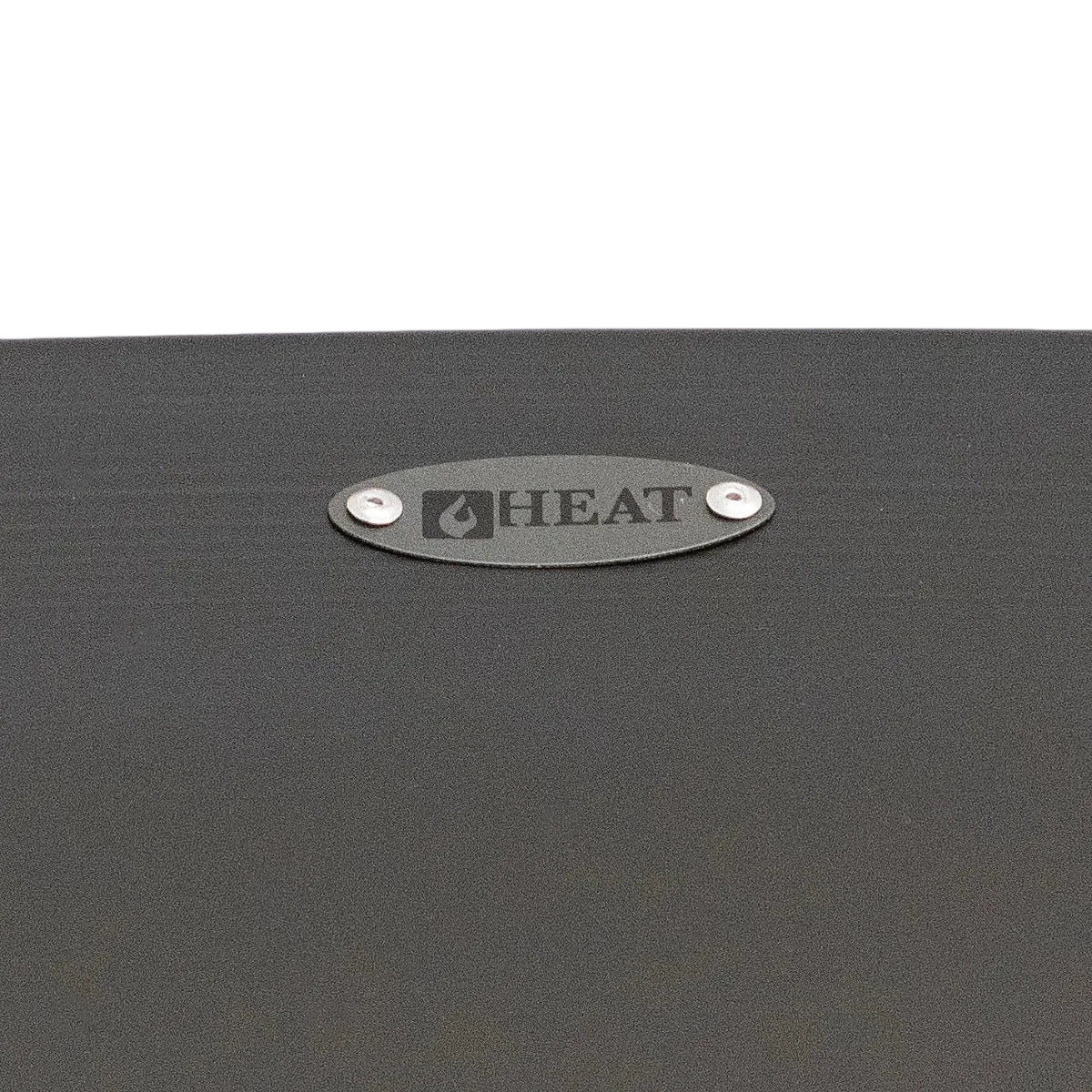 Housse de gril noir de la marque Heat avec logo argenté et rivets.