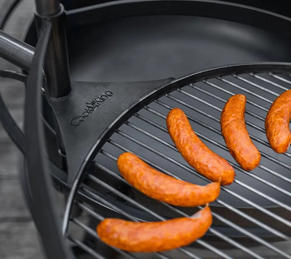 Gril noir avec des saucisses dessus, marque cooksmundo.