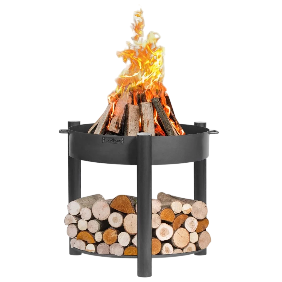 Foyer de feu en métal noir avec des bûches empilées et des flammes