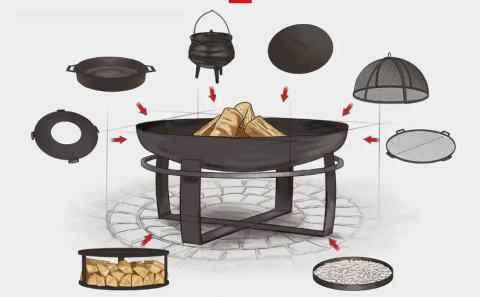 Foyer d’extérieur en fonte noire avec pieds et accessoires de cuisson inclus, adapté à un usage extérieur.