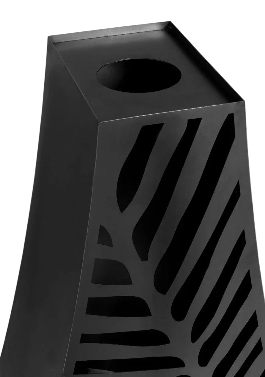 Vase géométrique noir avec motif de feuilles découpées, design moderne.