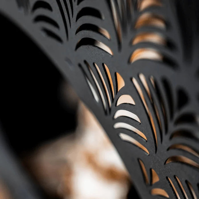 Lit de chat noir avec motif de feuilles et cadre en métal