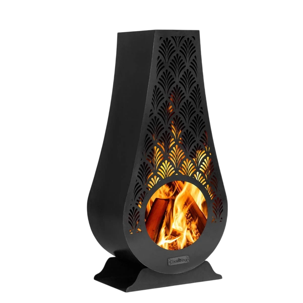 Cheminée extérieure en métal noir avec motif décoratif de feuilles et ouverture circulaire pour la vue sur le feu.
