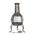 Cheminée en fonte forgée avec un écran en maille et un design de cheminée torsadée décoratif