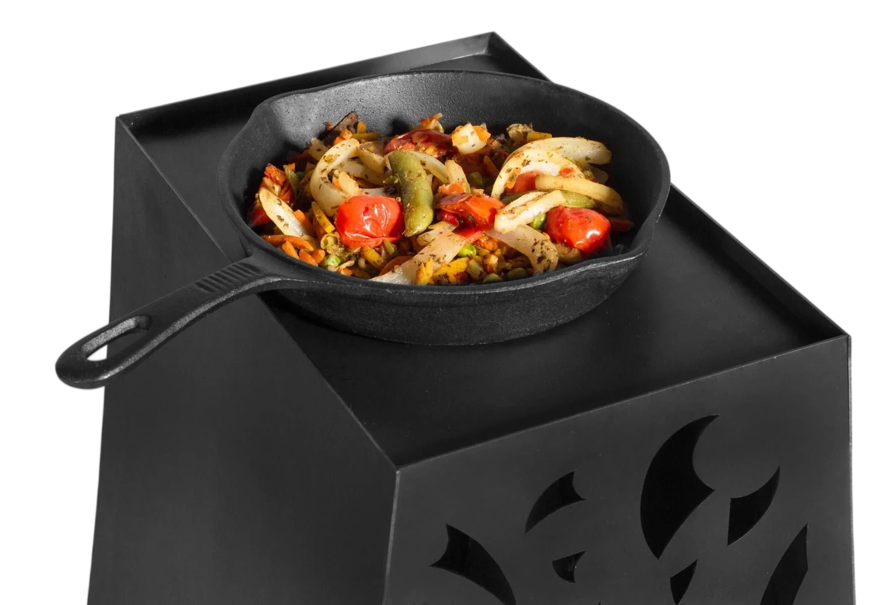 Poêle en fonte avec design de flamme sur support noir.