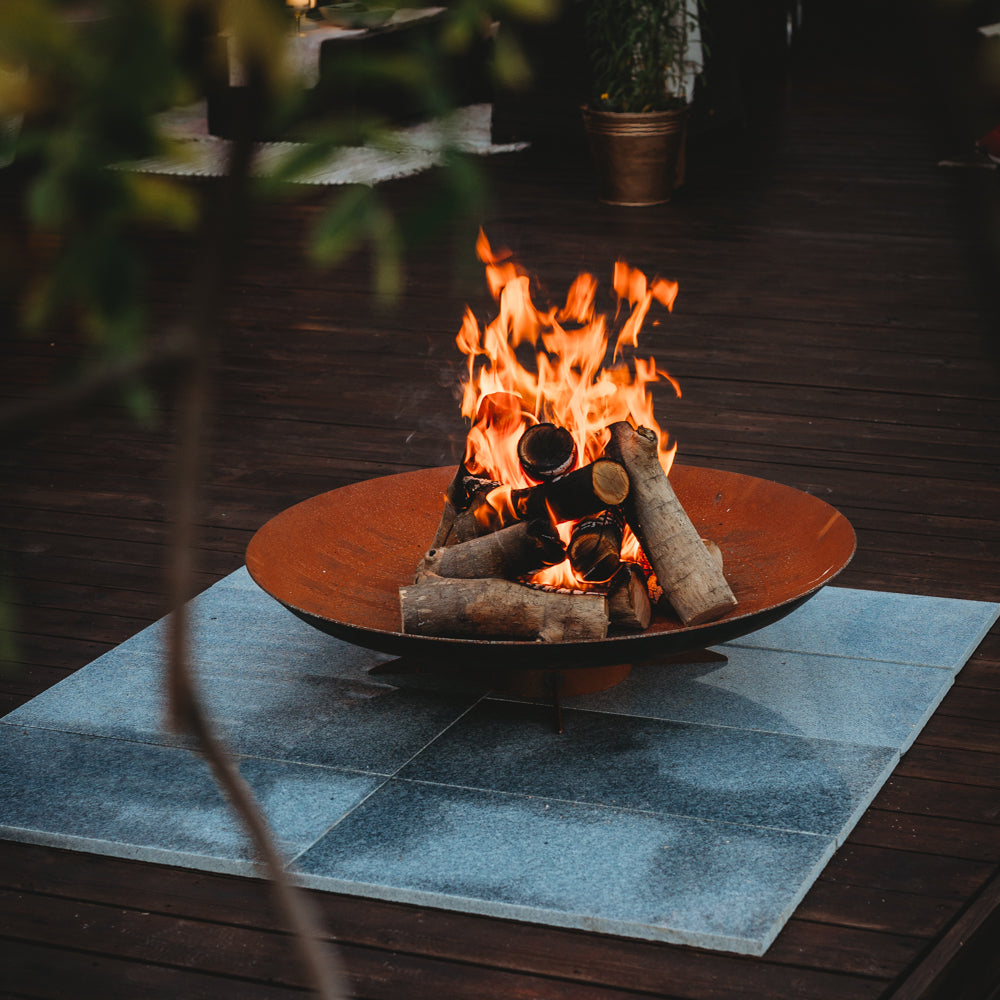 Brasero rond Corten Ø91 cm — Chiaro XL — en situation