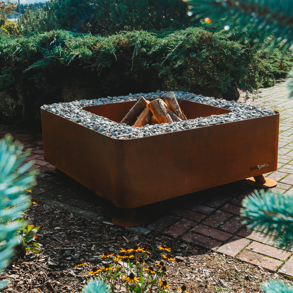 Brasero carré Corten 120 × 120 cm — Fogo — en situation