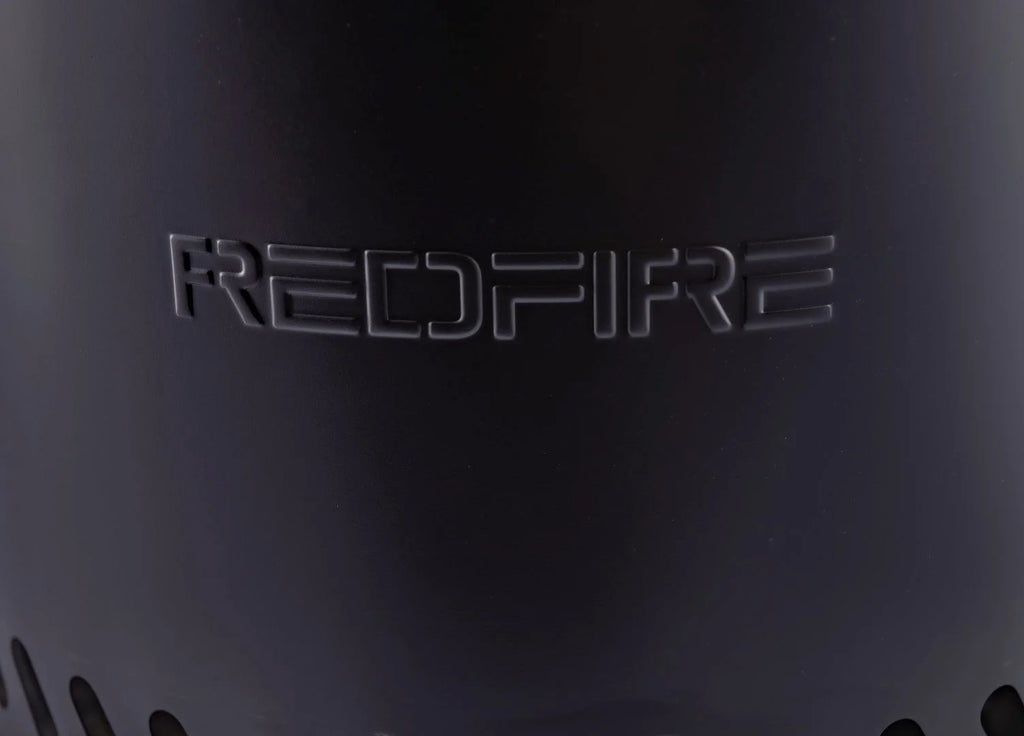 Appareil de marque redfire noir mat avec logo en relief.