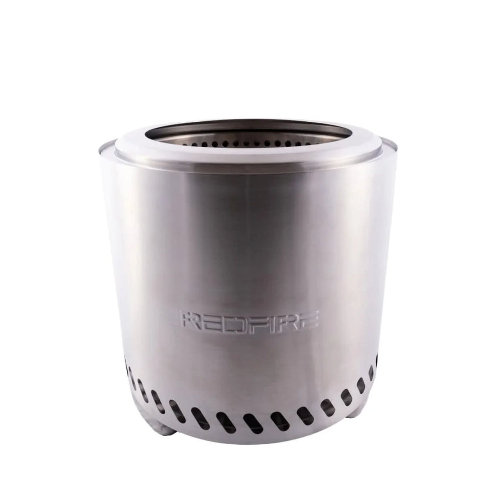 Brûleur de feu de camp portable cylindrique en acier inoxydable avec un design élégant et moderne et le nom de marque « redfire » gravé sur son côté.