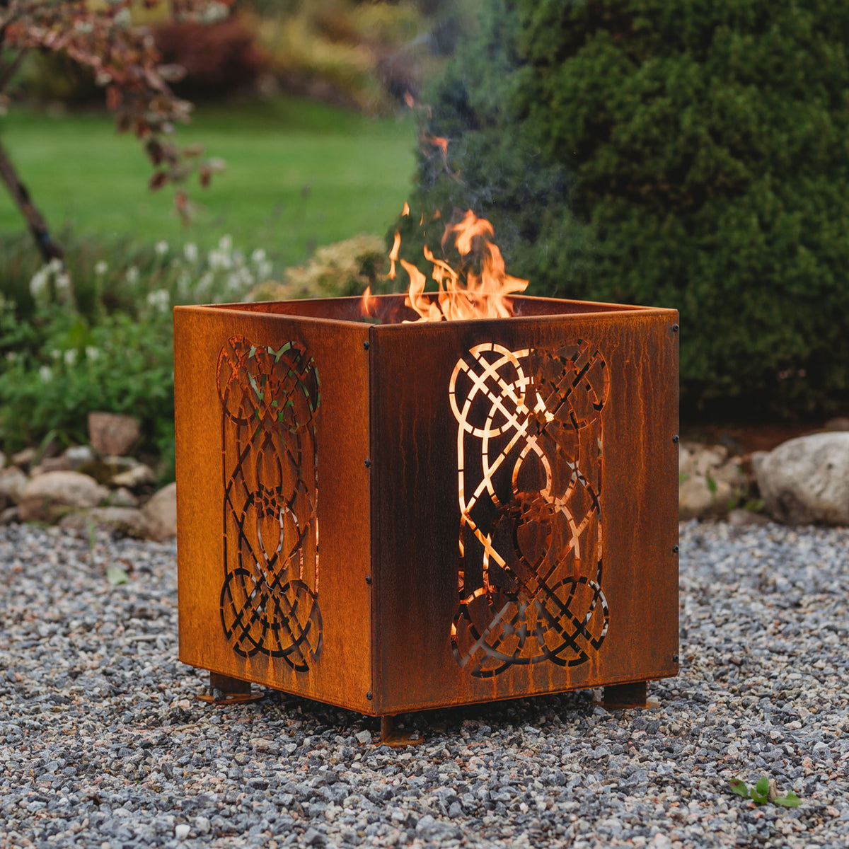 Brasero carré Corten sur pied 48 × 48 cm — Laterna — détail