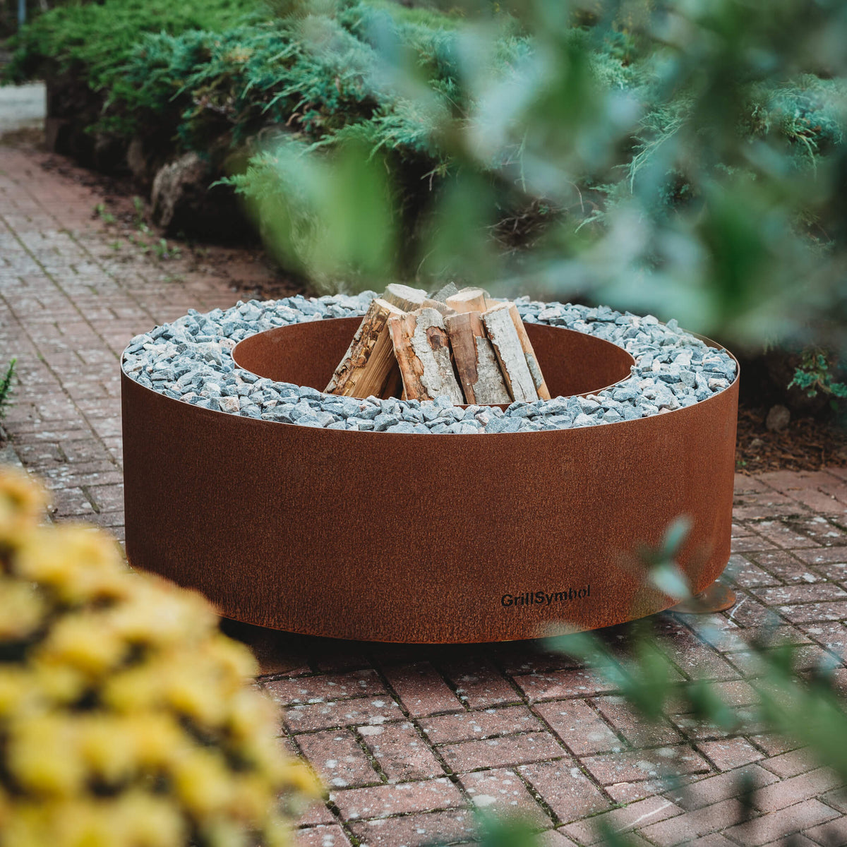 Brasero rond Corten Ø119 cm — Luna — en situation