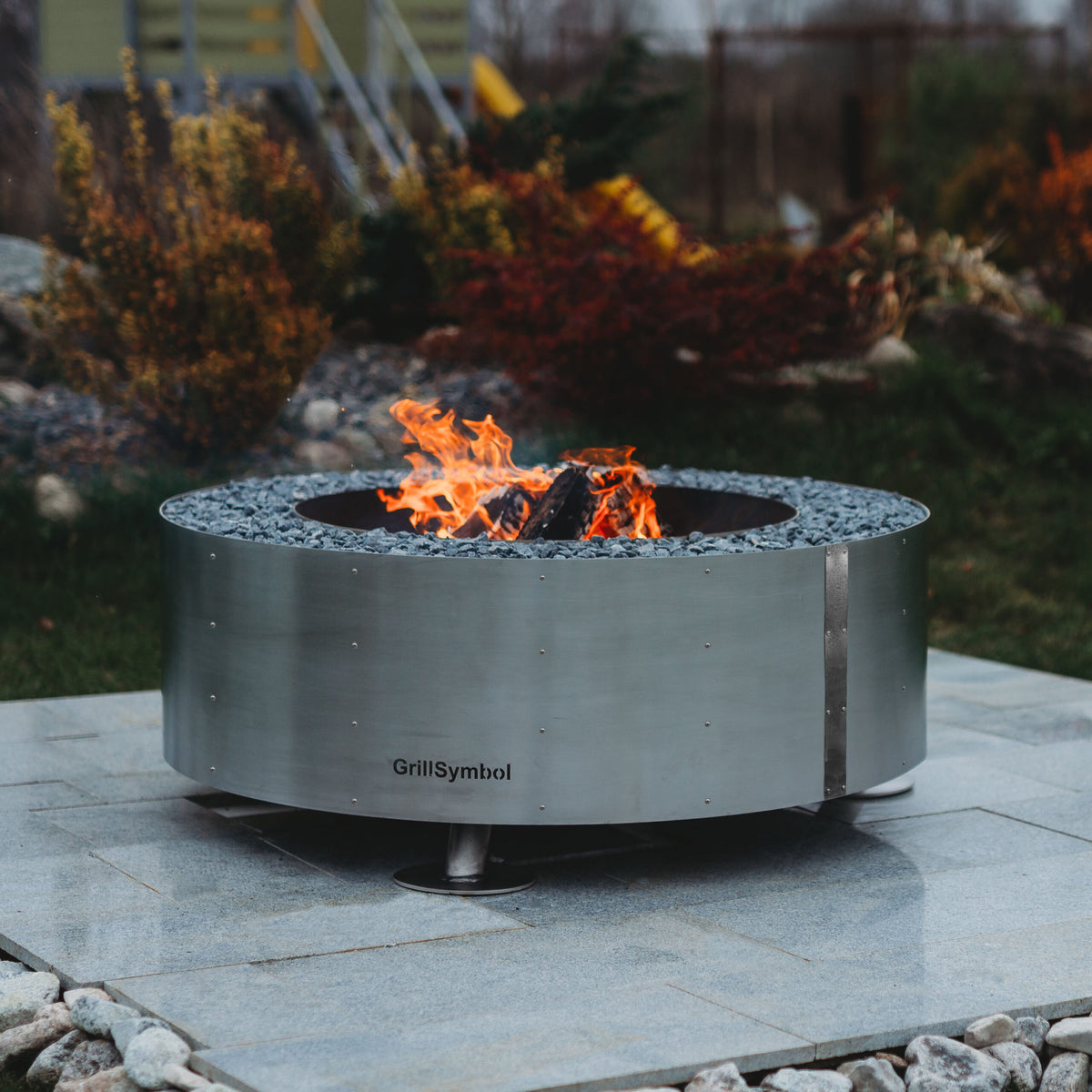 Brasero rond en inox Ø119 cm — Luna Silver — en situation