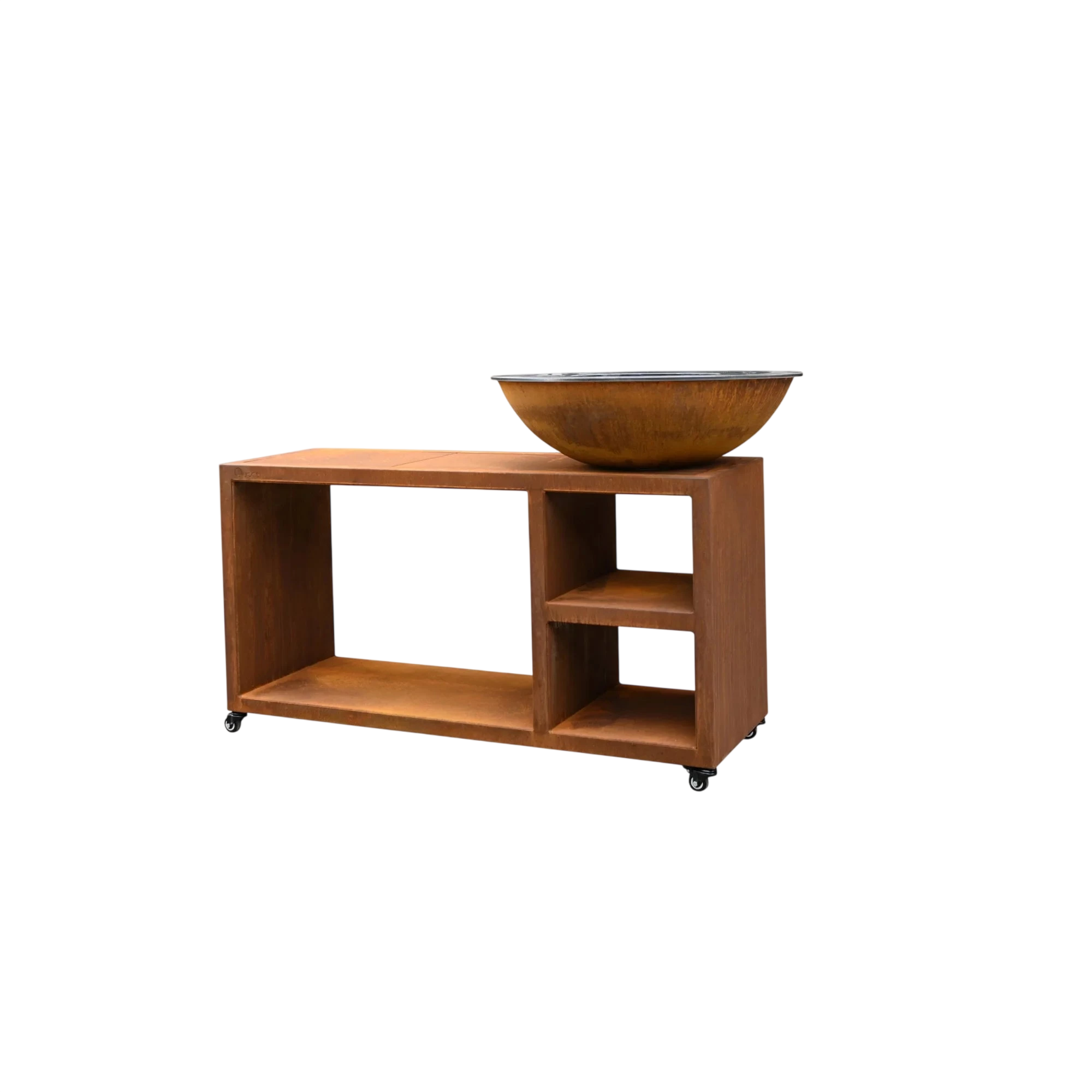 Bol en cuivre rustique avec un rebord en acier inoxydable élégant, reposant sur un chariot en bois moderne doté d’étagères ouvertes et de roulettes noires.