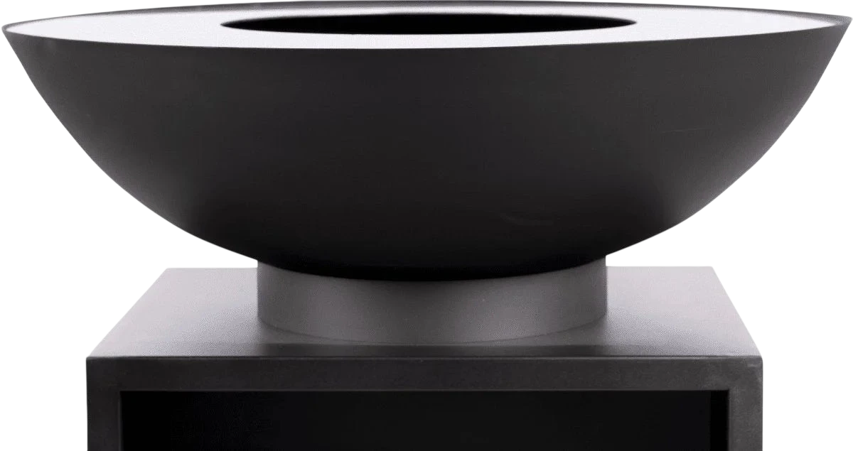 Bol en acier noir mat pour foyer avec un design épuré et moderne.