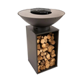 Foyer de feu en métal noir avec un dessus en forme de bol et une base de rangement pour bois intégrée