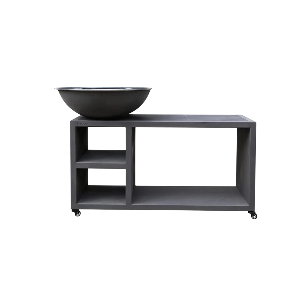 Évier extérieur en métal gris foncé avec un design de bol élégant et moderne monté sur un chariot assorti doté d’étagères ouvertes et de roulettes.