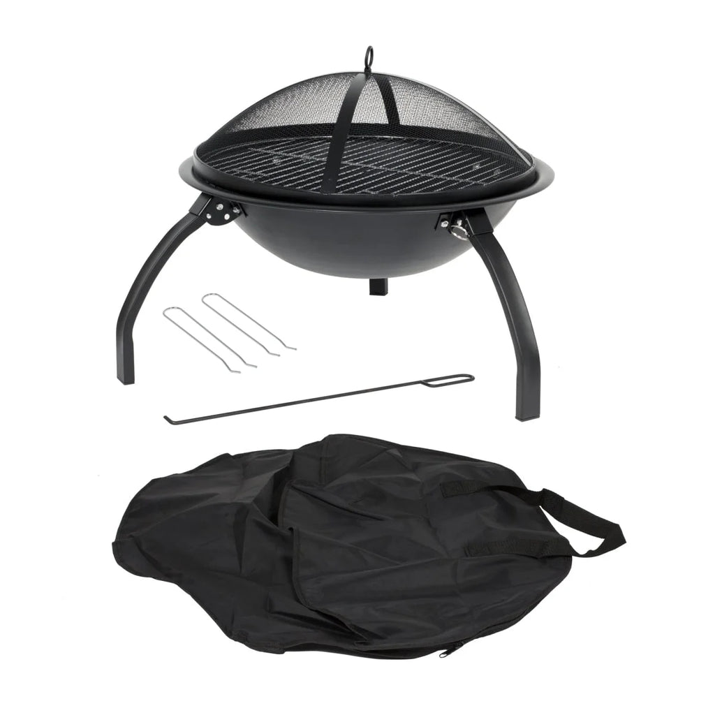 Foyer de feu en métal noir avec couvercle en maille et gril, accompagné d’outils et d’un sac de transport.