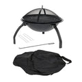 Foyer de feu en métal noir avec couvercle en maille et gril, accompagné d’outils et d’un sac de transport.