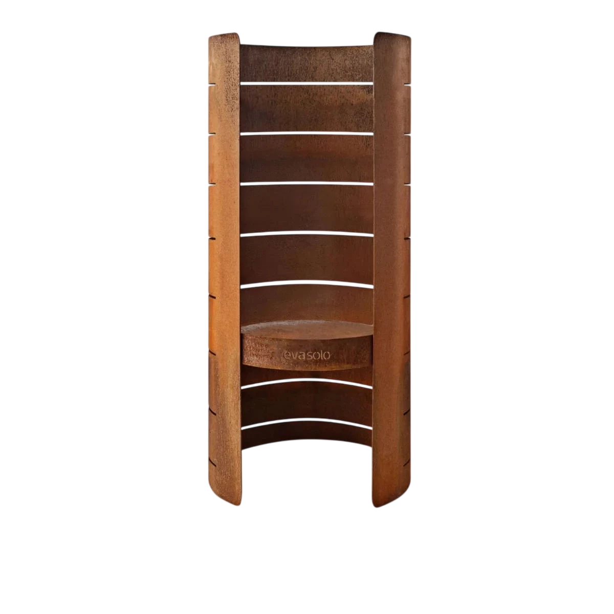 Étagère en spirale en bois avec des étagères courbées et une finition marron chaud.