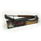Brosse en acier Yakiniq avec manche en bois et soies métalliques.