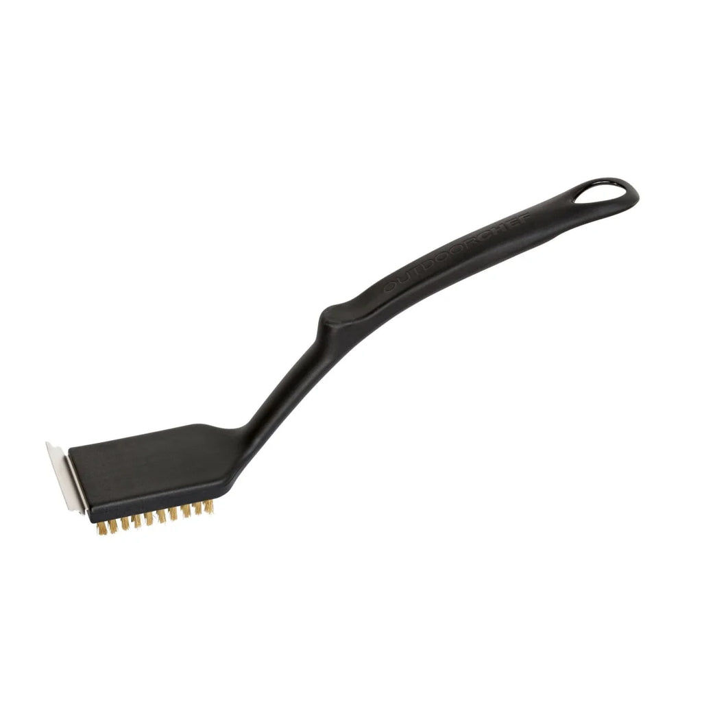Brosse à gril noir avec des poils en métal et une poignée pour nettoyer les grils.