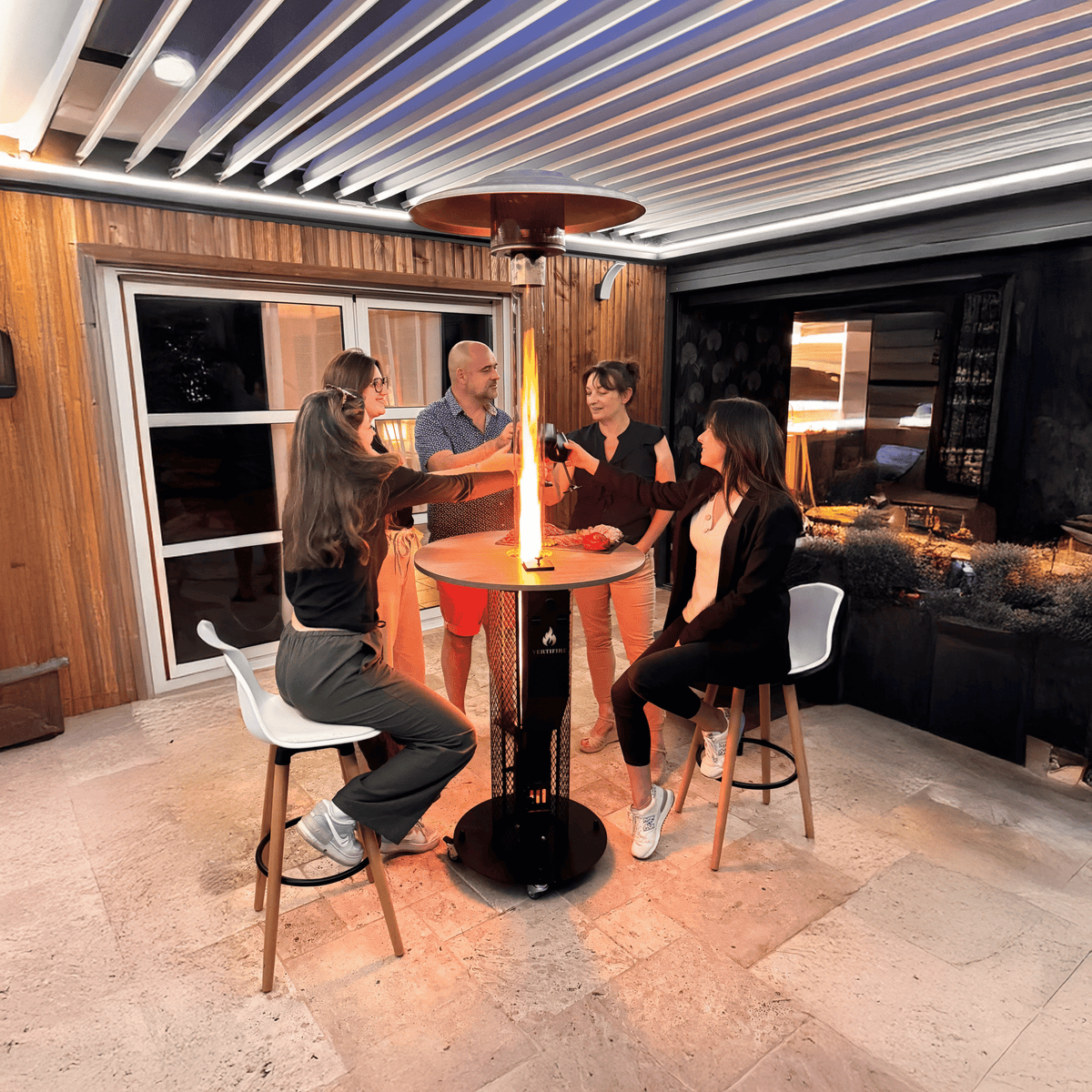Chauffage à pellets Vertifire 220 avec table et protection