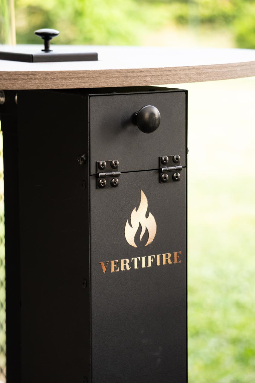 Chauffage à pellets Vertifire 220 avec table et protection — vue complémentaire