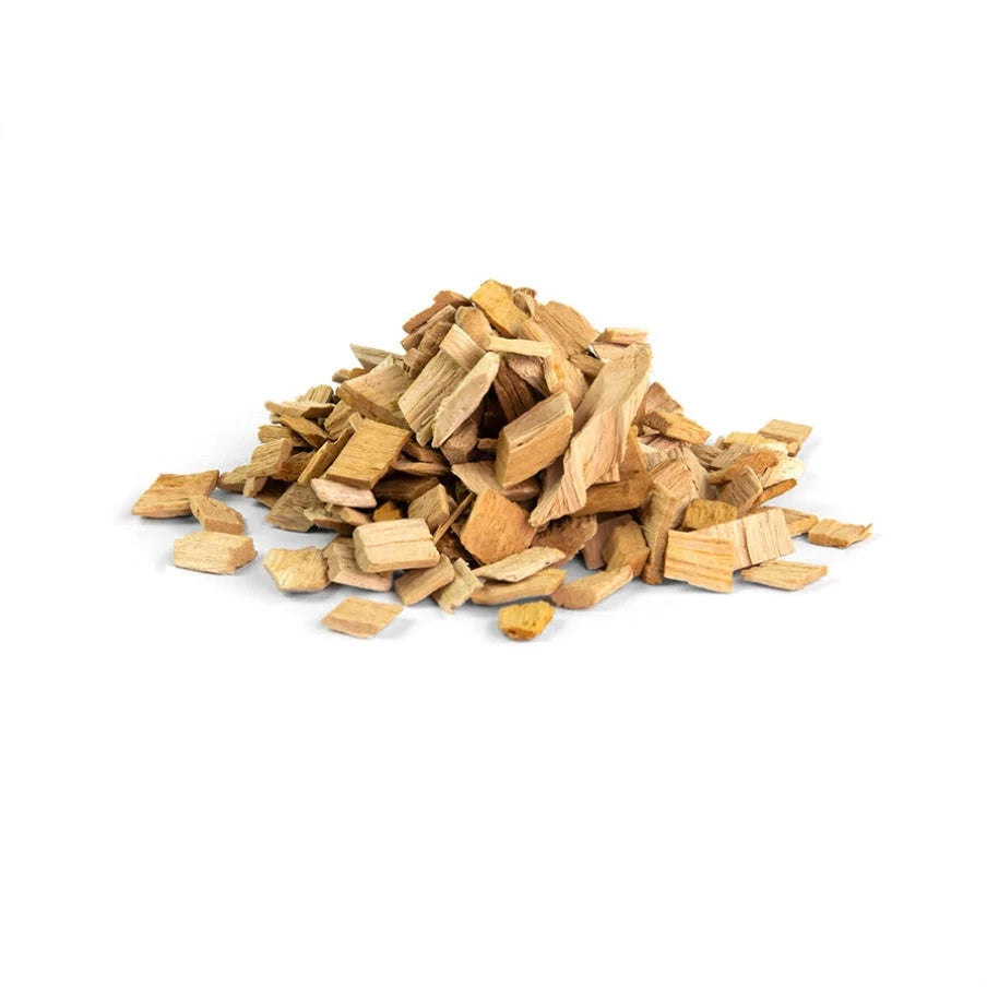 Tas de copeaux de bois brun clair aux bords et textures naturels, adapté à un usage extérieur.