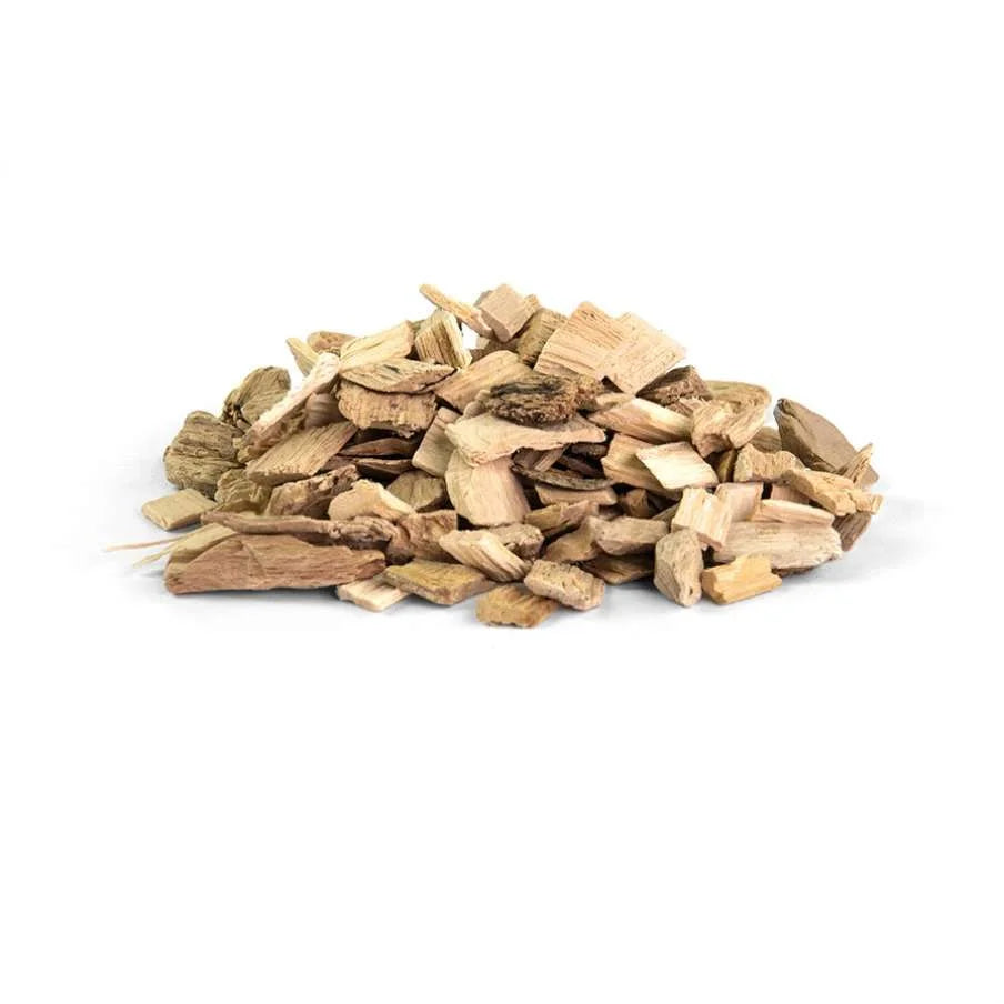 Tas de copeaux de bois pour usage extérieur, couleur marron naturelle, fabriqués à partir de branches d’arbres hachées.