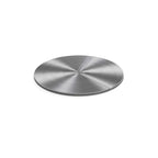 Plateau métallique circulaire en argent avec finition brossée et design de lignes concentriques.