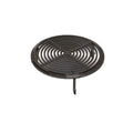 Grille circulaire noire avec design ajouré concentrique et une seule patte de support.