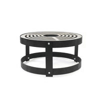 Anneau de foyer au motif spirale noir avec cadre en métal et pieds.