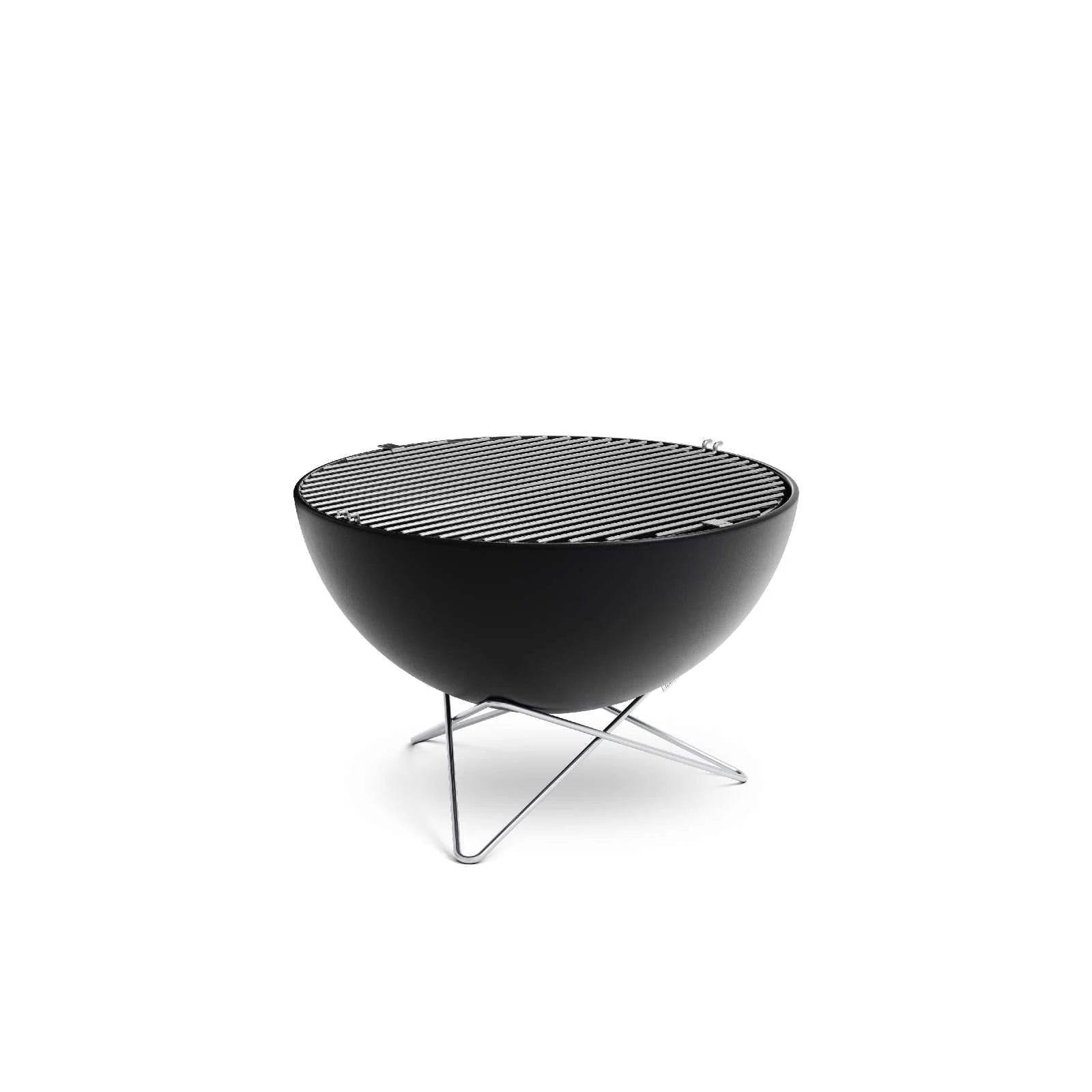 Grill barbecue rond noir avec pieds en métal et gril supérieur, conçu par Weber.