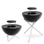 Barbecue grill en forme de bol noir avec des pieds en métal et une grille de cuisson circulaire, conçu pour un usage extérieur.