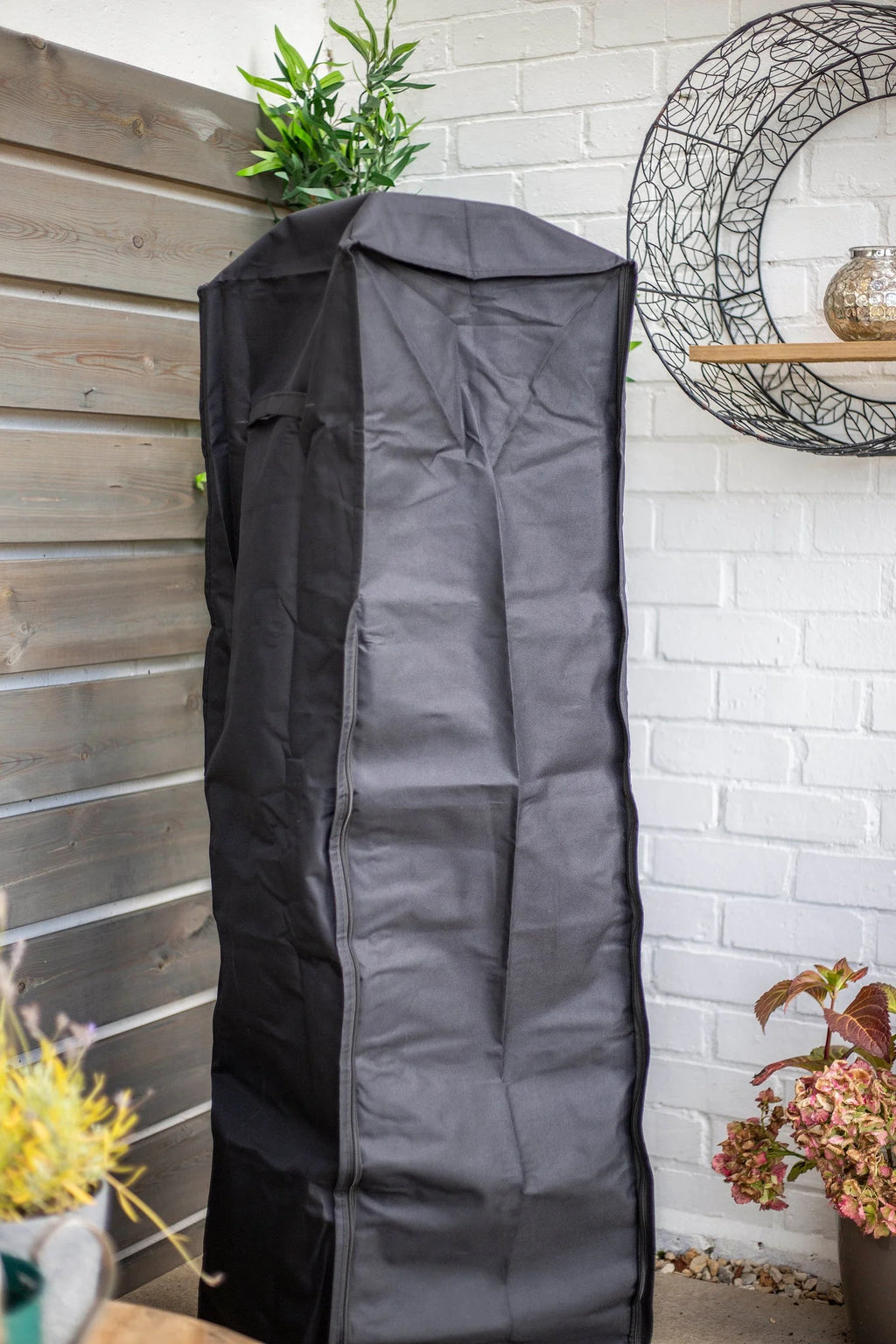 Housse en tissu noir pour un grand gril extérieur