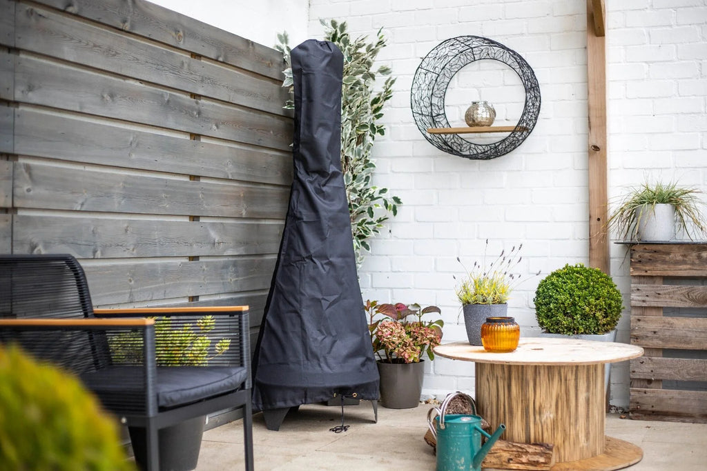 Housse en tissu gris foncé pour un chauffageur extérieur haut