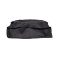 Housse de voiture en tissu imperméable noir avec une apparence légèrement froissée et drapée.