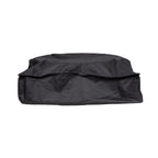 Housse de voiture en tissu imperméable noir avec une apparence légèrement froissée et drapée.