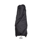 Housse imperméable noire avec fermeture à cordon de serrage.